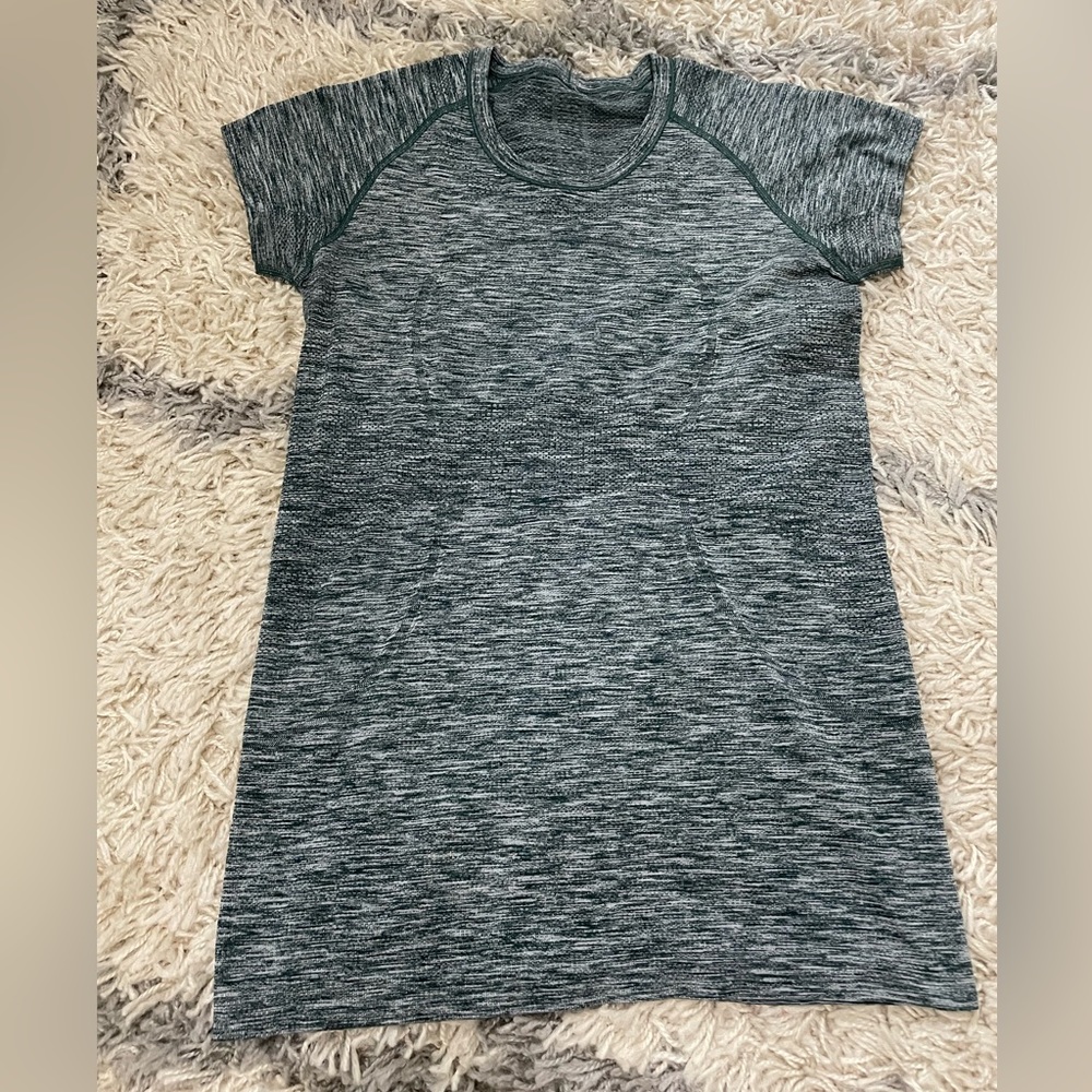 Lululemon Swiftly Tech tee - green & gray